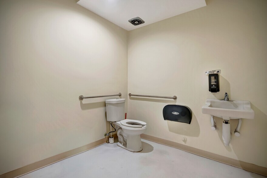 More Photos Of 11915 Inglewood Ave, Hawthorne Medical For Sale