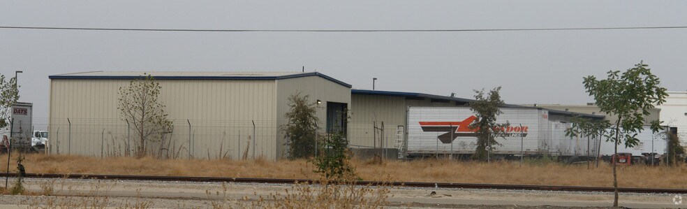 More Photos Of 1619 N Plaza Dr, Visalia Truck Terminal For Lease