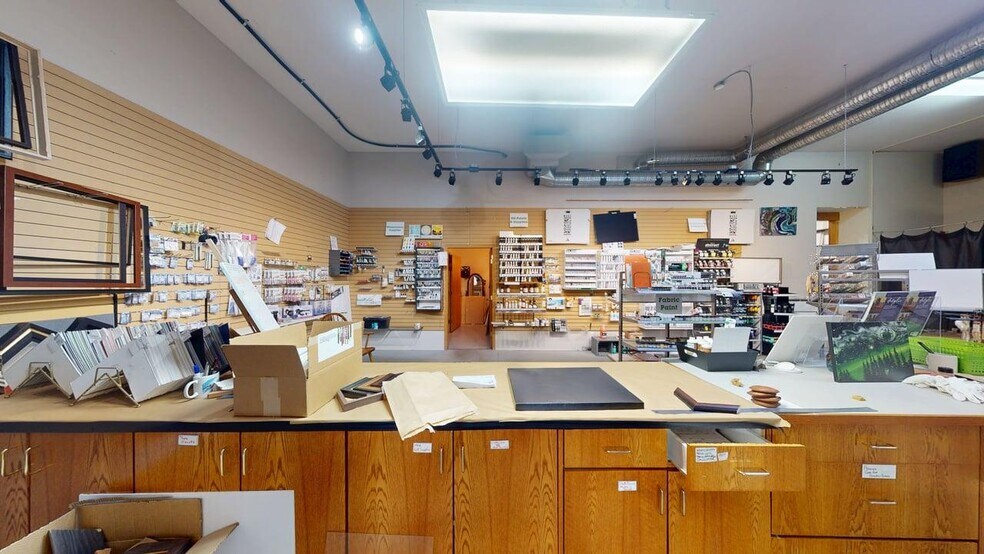 More Photos Of 800 Baker St, Cranbrook Storefront Retail Office For Sale