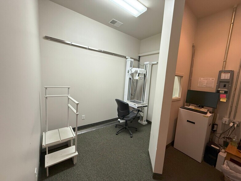 More Photos Of 7971 Moorsbridge Rd, Portage Medical For Lease