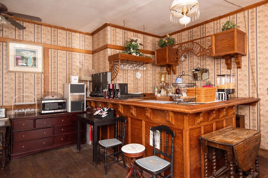 More Photos Of 18239 Main St, Jamestown Hotel For Sale