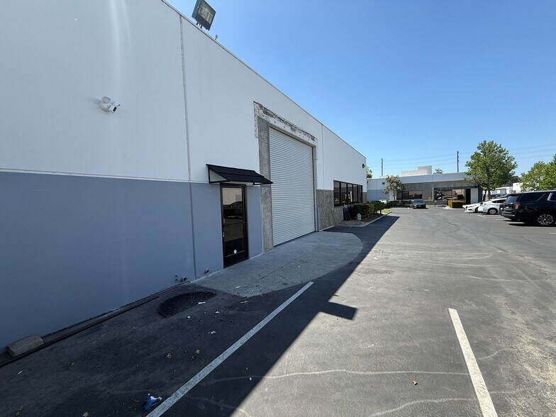 More Photos Of 4214 E La Palma Ave, Anaheim Flex For Lease