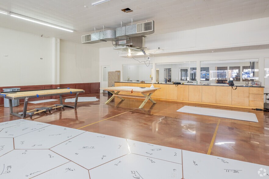 More Photos Of 124 NW 8th St, Oklahoma City Showroom For Sale