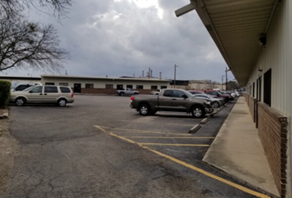 More Photos Of 11549 Old Perrin Beitel Rd, San Antonio Light Manufacturing For Lease