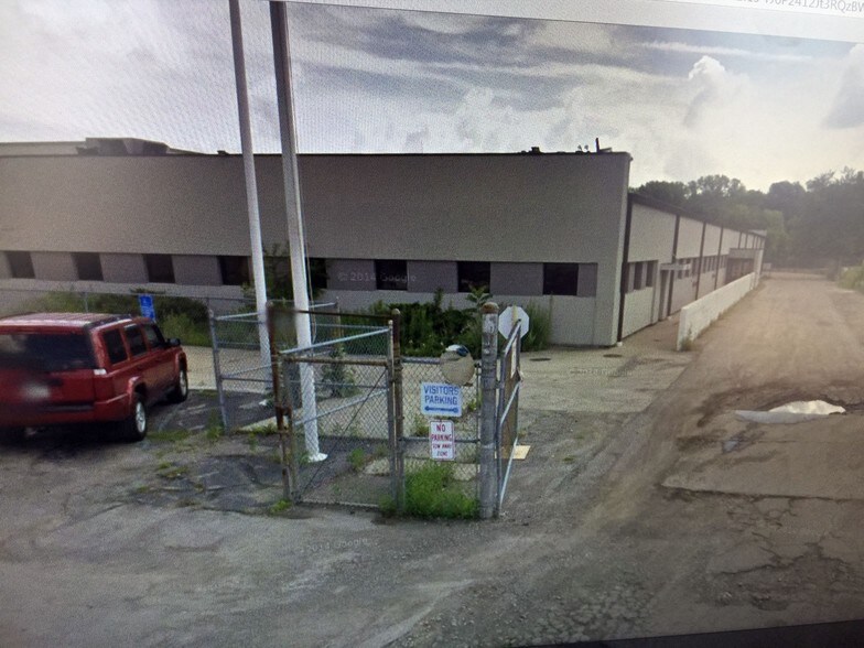 More Photos Of 2020 15th St, Columbus Manufacturing For Lease