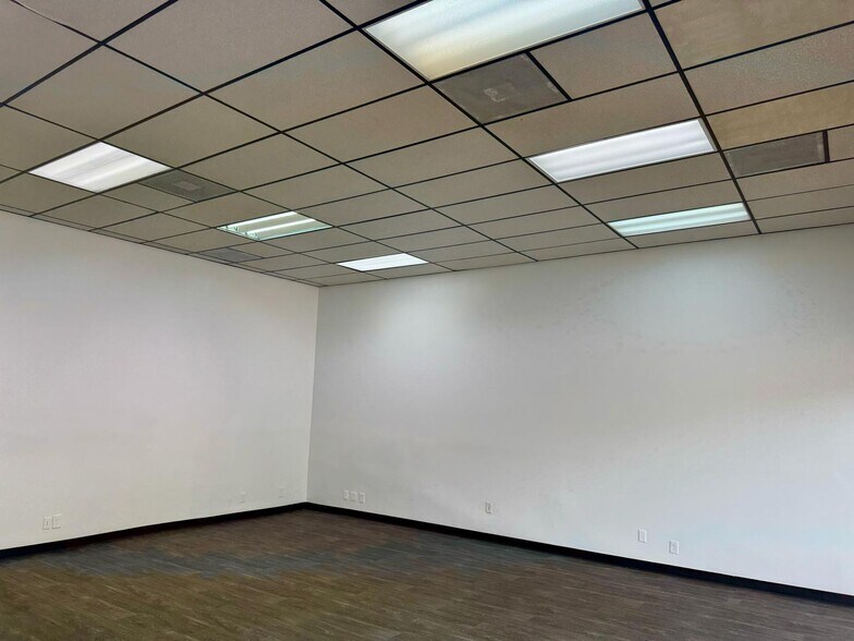 More Photos Of 8600-8602 Broadway St, Houston General Retail For Lease