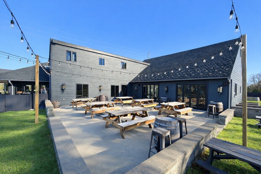 More Photos Of 9095 Sound Ave, Mattituck Restaurant For Sale