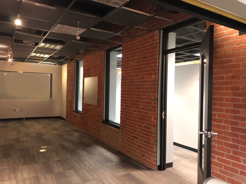 More Photos Of 7 S Laurens St, Greenville Office For Sale