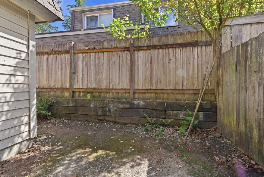 More Photos Of 14506 NE 6th Pl, Bellevue Apartments For Sale