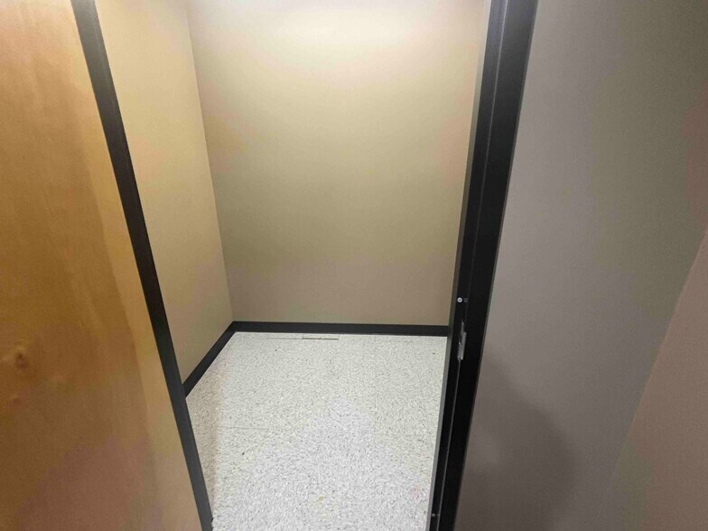 More Photos Of 1228 1st St N, Alabaster Office For Lease