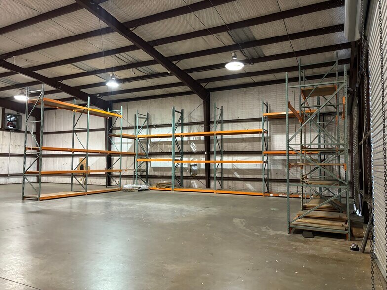 More Photos Of 3222 Manvel Rd, Pearland Warehouse For Lease