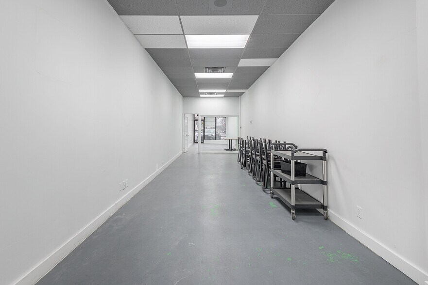 More Photos Of 1245-1275 Boul Des Seigneurs, Terrebonne Freestanding For Lease