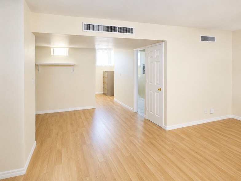 More Photos Of 1201 S Highland Ave, Clearwater Medical For Sale