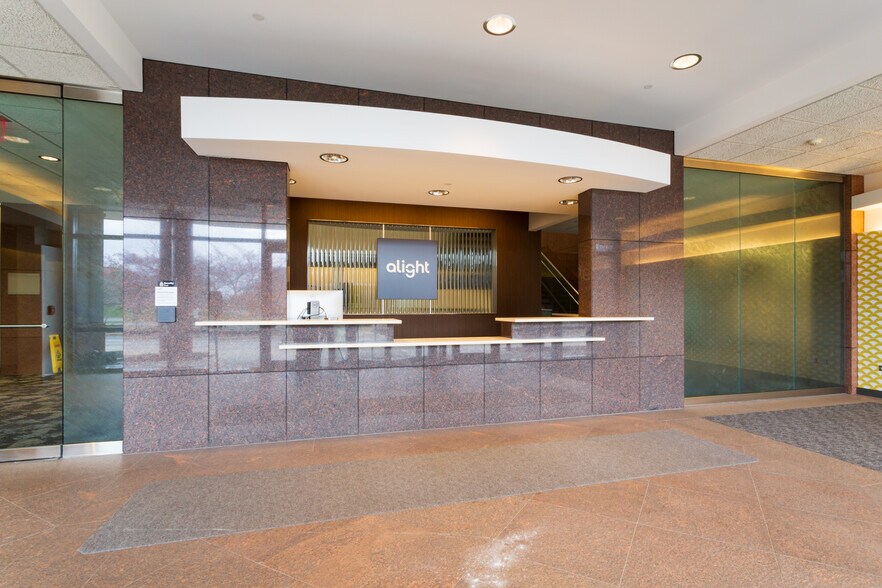 More Photos Of 4 Overlook Pt, Lincolnshire Office For Lease