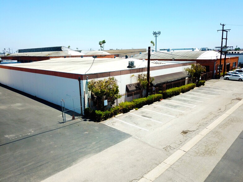 More Photos Of 12838 Weber Way, Hawthorne Manufacturing For Lease