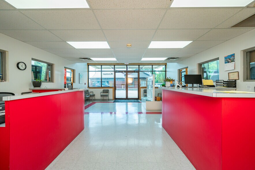 More Photos Of 2660 100th St, Urbandale Service For Sale