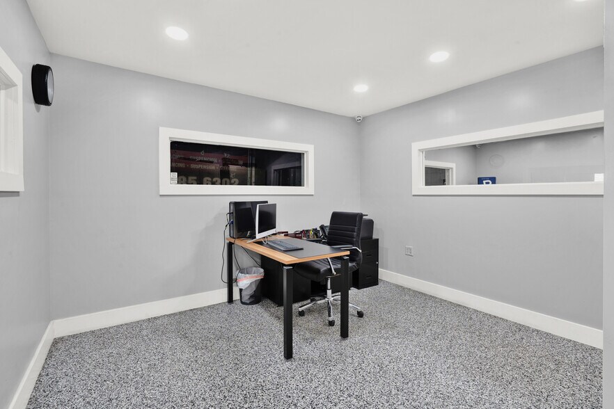 More Photos Of 9000 NW 97th Ter, Medley Manufacturing For Sale