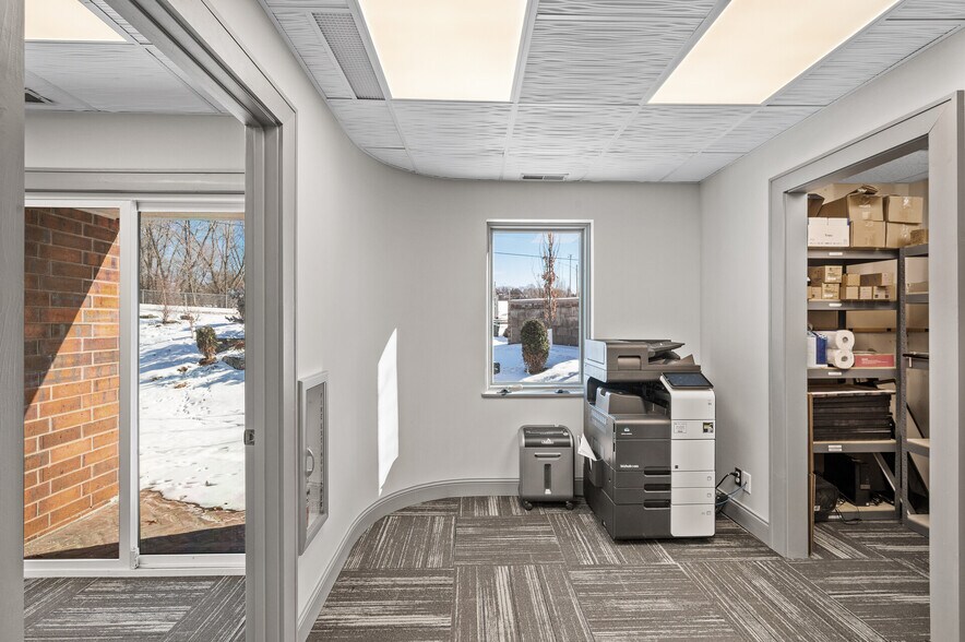 More Photos Of 4920-4934 Lincoln Dr, Edina Office For Sale