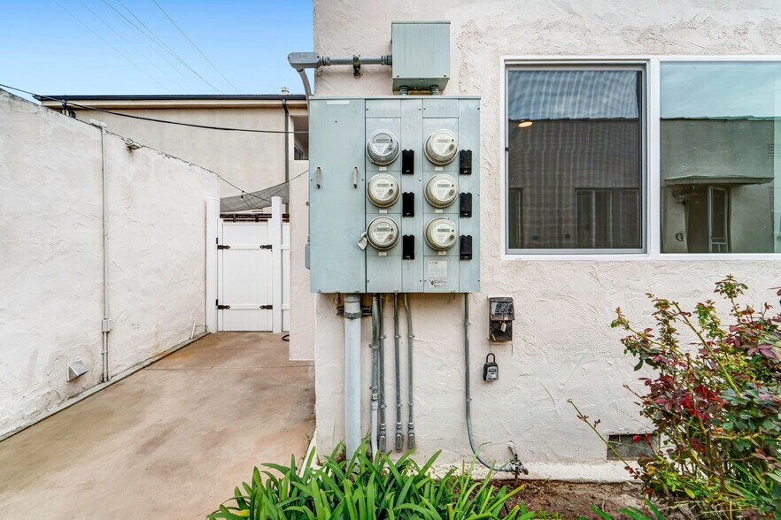 More Photos Of 2122 20th St, Santa Monica Apartments For Sale