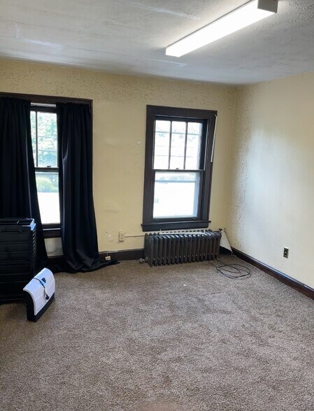 More Photos Of 942 N Main St, Akron Storefront Retail Office For Lease