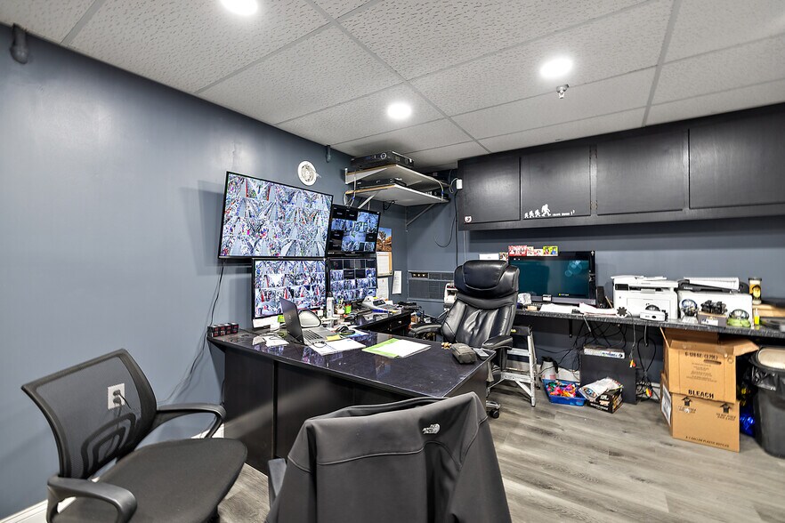 More Photos Of 2419 Lapeer Rd, Port Huron General Retail For Sale