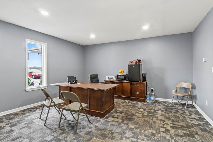 More Photos Of 643 Bodey Cir, Urbana Storefront Retail Office For Sale