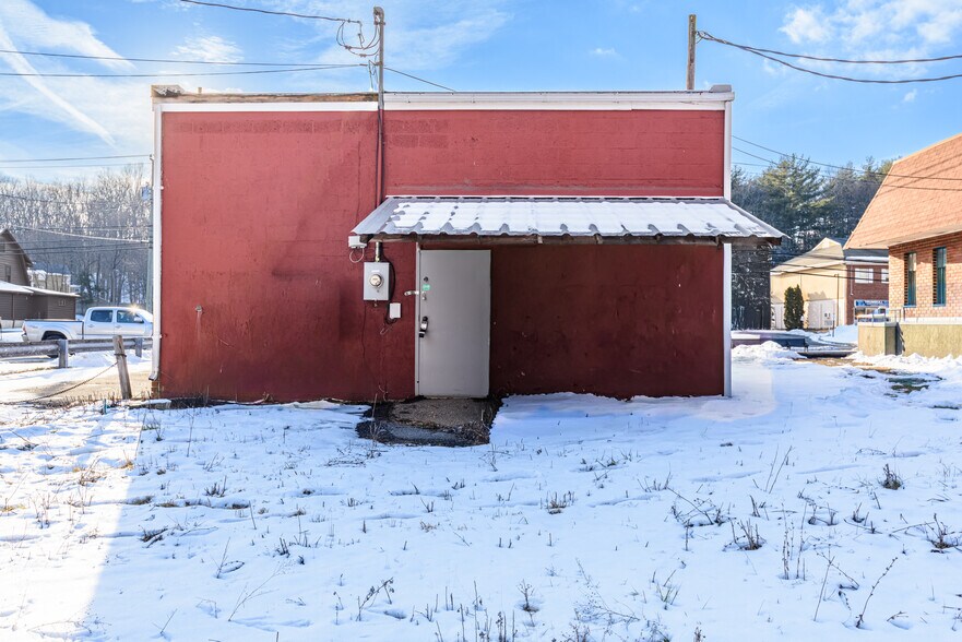 More Photos Of 176 Main St, Monroe Freestanding For Sale