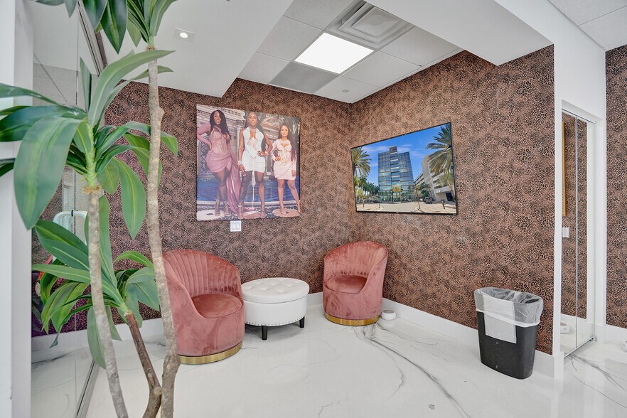 More Photos Of 18851 NE 29th Ave, Aventura Office For Lease