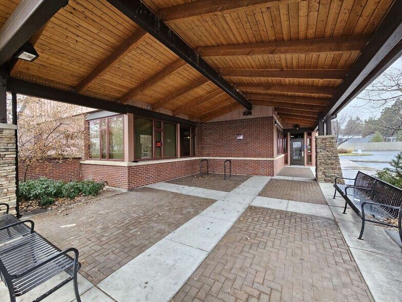 More Photos Of 735 NE Purcell Blvd, Bend Bank For Lease