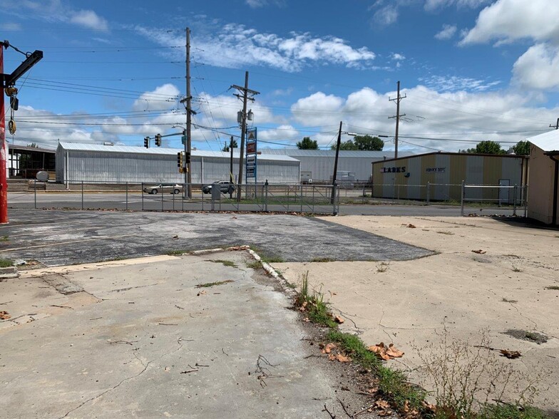 More Photos Of 201-205 W Saint Louis Ave, East Alton Warehouse For Lease