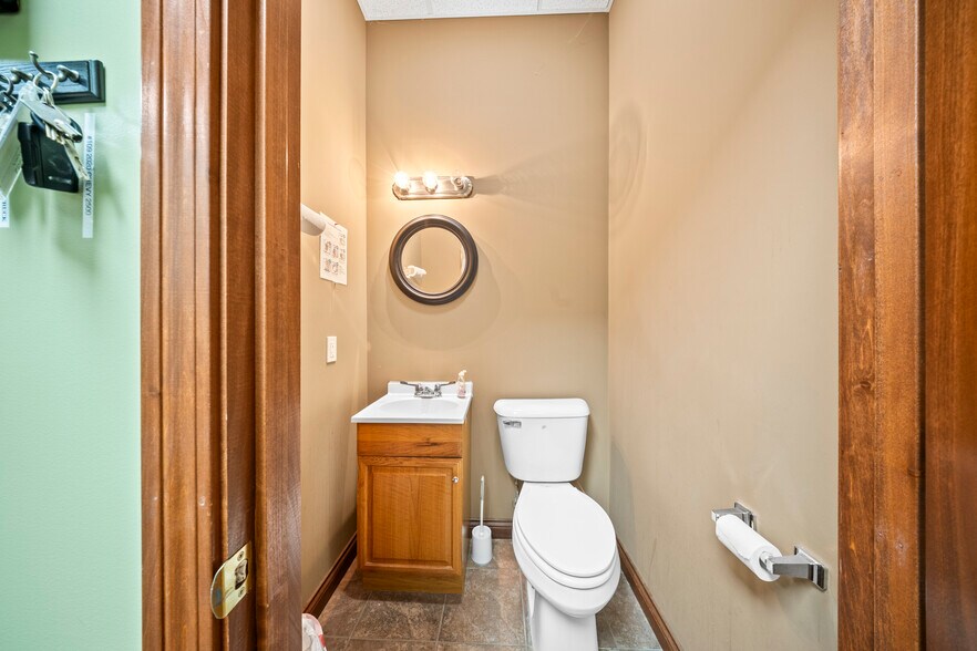 More Photos Of 3224 Winchester Ave, Ashland Flex For Sale