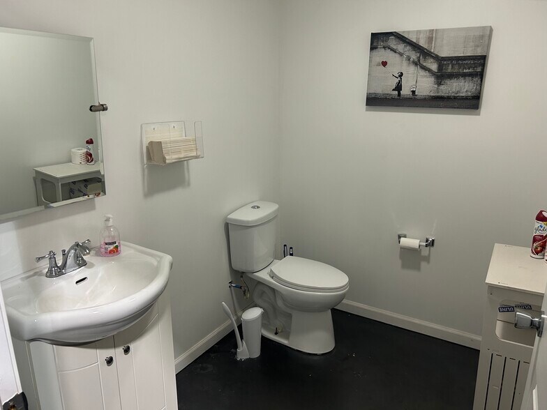 More Photos Of 302 Sam Ralston Rd, Lebanon Warehouse For Sale