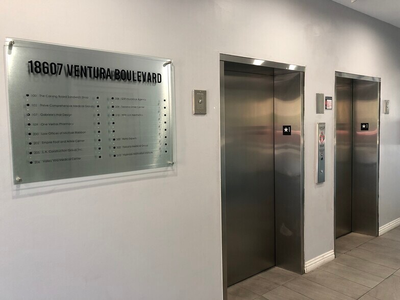 More Photos Of 18607 Ventura Blvd, Tarzana General Retail For Lease