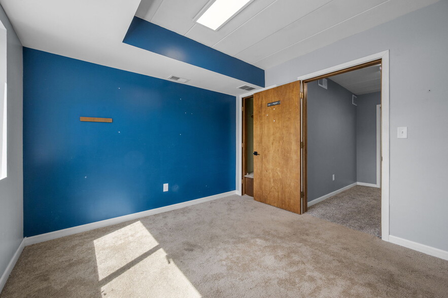 More Photos Of 735-737 Snelling Ave N, Saint Paul Storefront Retail Office For Lease
