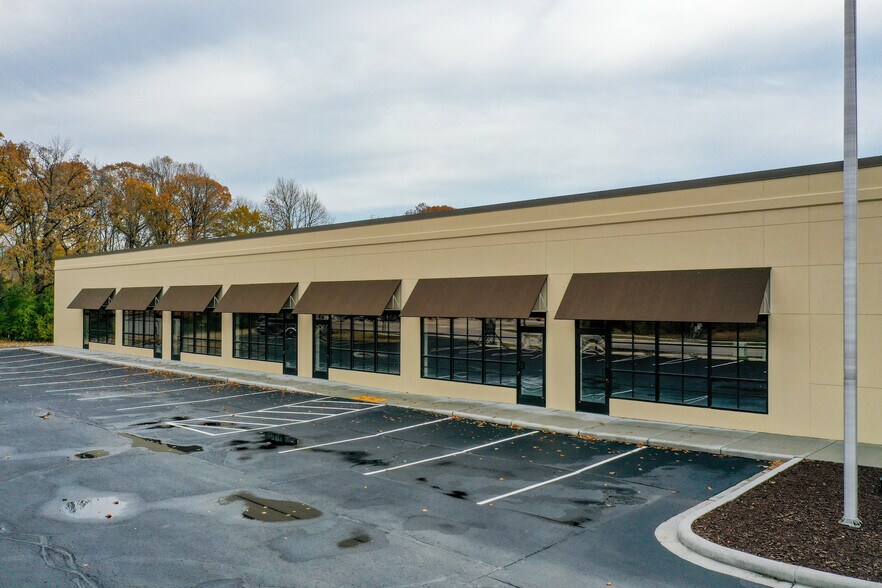 More Photos Of 500-520 N Westhill Blvd, Appleton Storefront Retail Office For Lease
