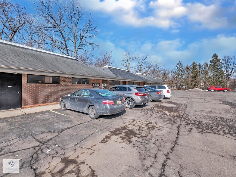 More Photos Of 25400-25430 Goddard Rd, Taylor Medical For Sale