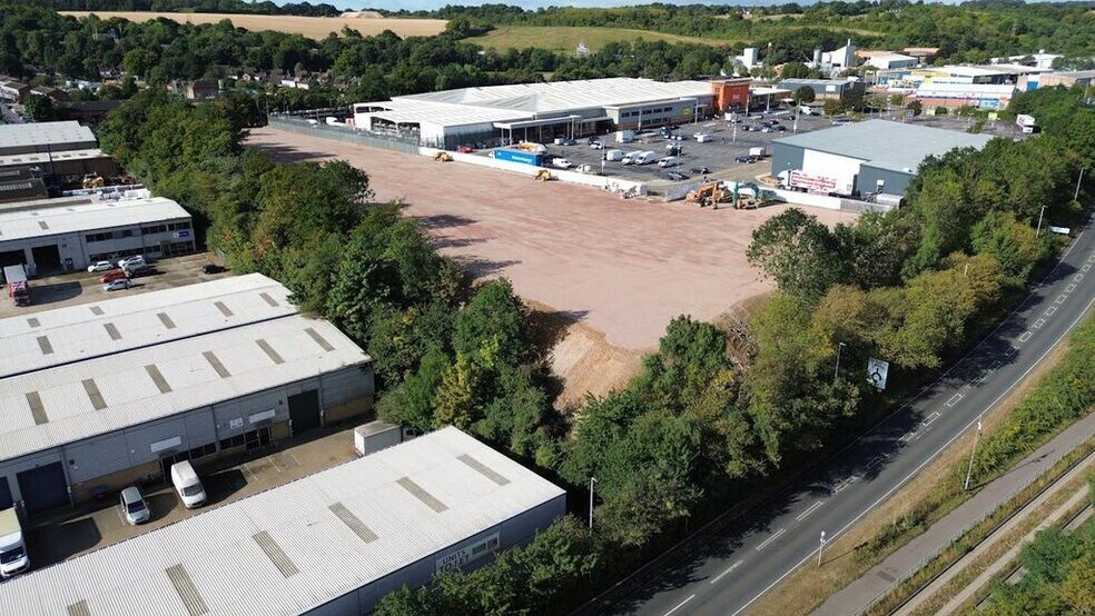 More Photos Of Dallow Rd, Luton Supermarket For Lease