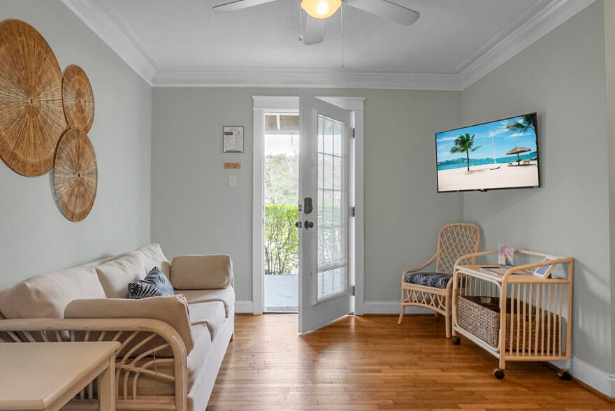 More Photos Of 205 Harper Ave, Carolina Beach Hotel For Sale