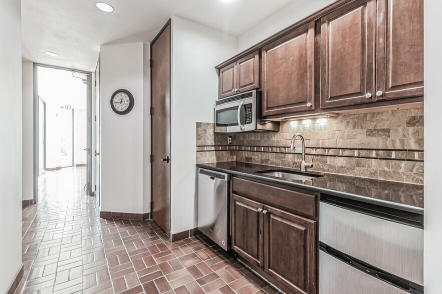 More Photos Of 16333 S Great Oaks Dr, Round Rock Medical For Lease