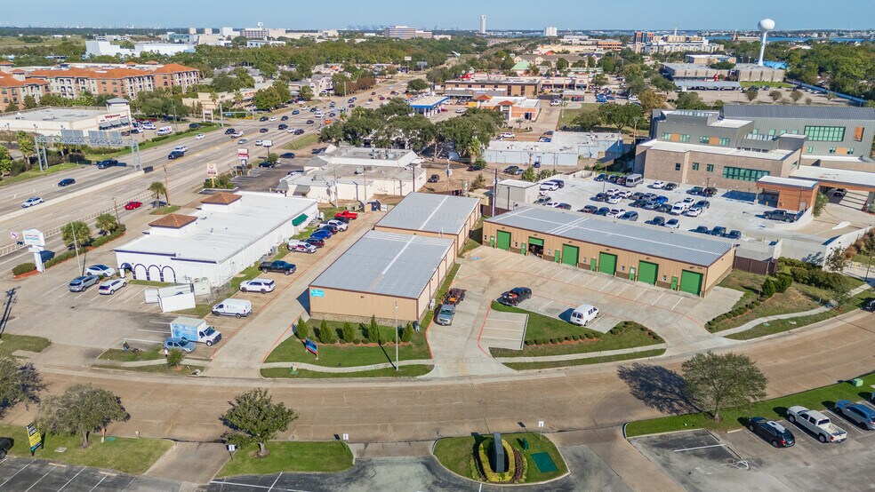 More Photos Of 1231 Space Park Dr, Houston Flex For Lease