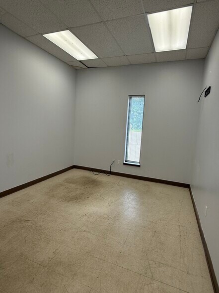 More Photos Of 9435 Saint Vincent Ave, Shreveport Distribution For Lease