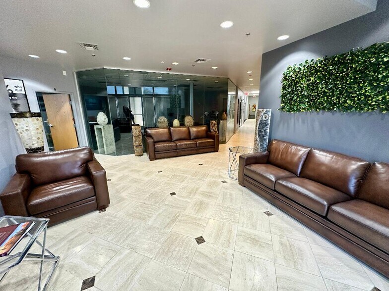 More Photos Of 7575 E Redfield Rd, Scottsdale Flex For Lease