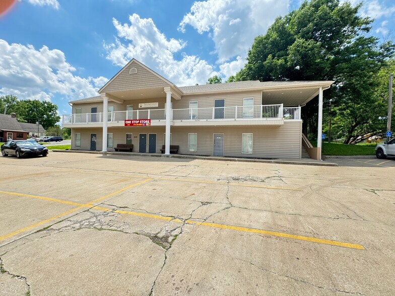 More Photos Of 4370 N Oak Trfy, Kansas City Office For Sale