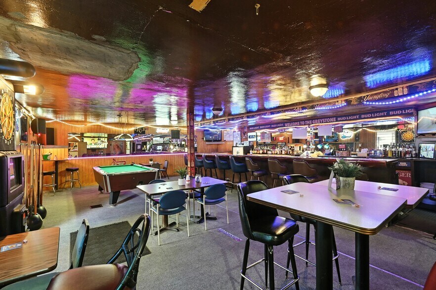 More Photos Of 451 Grace St, Mansfield Bar For Sale