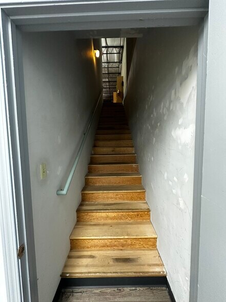 More Photos Of 2225 W Franklin St, Evansville Storefront For Sale