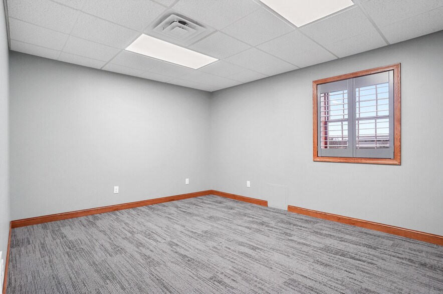More Photos Of 1337 Commerce Dr, Stow Warehouse For Sale