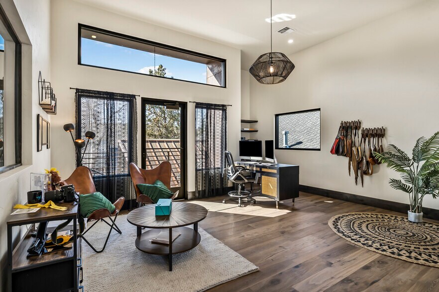 More Photos Of 19885 7th St, Bend Flex For Sale