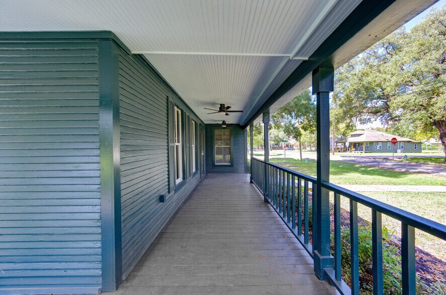More Photos Of 602 E Myrtle St, Angleton Office Residential For Sale