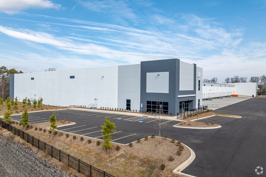 More Photos Of 517 Kings Ridge Dr, Fort Mill Distribution For Lease