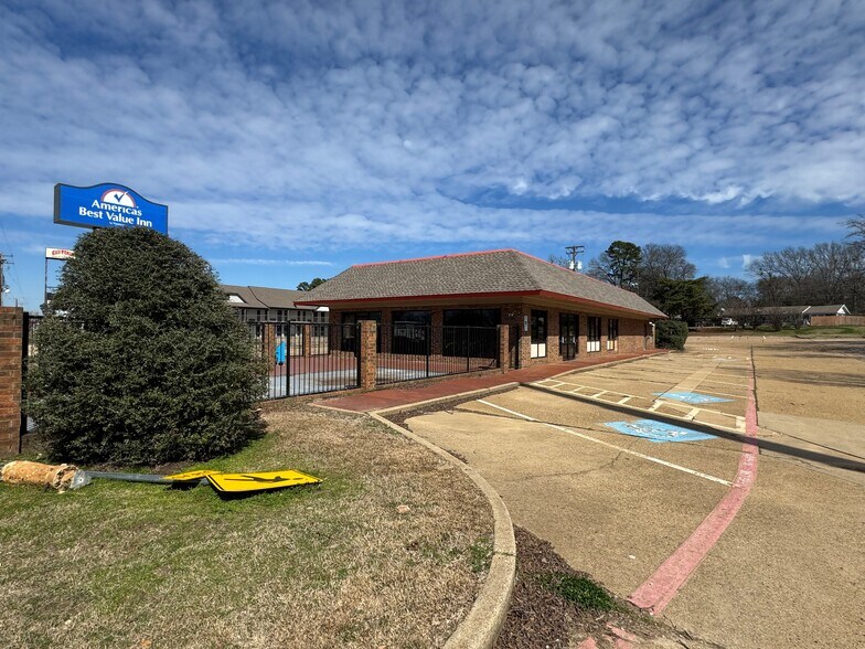 More Photos Of 3118 Estes Pky, Longview Fast Food For Sale